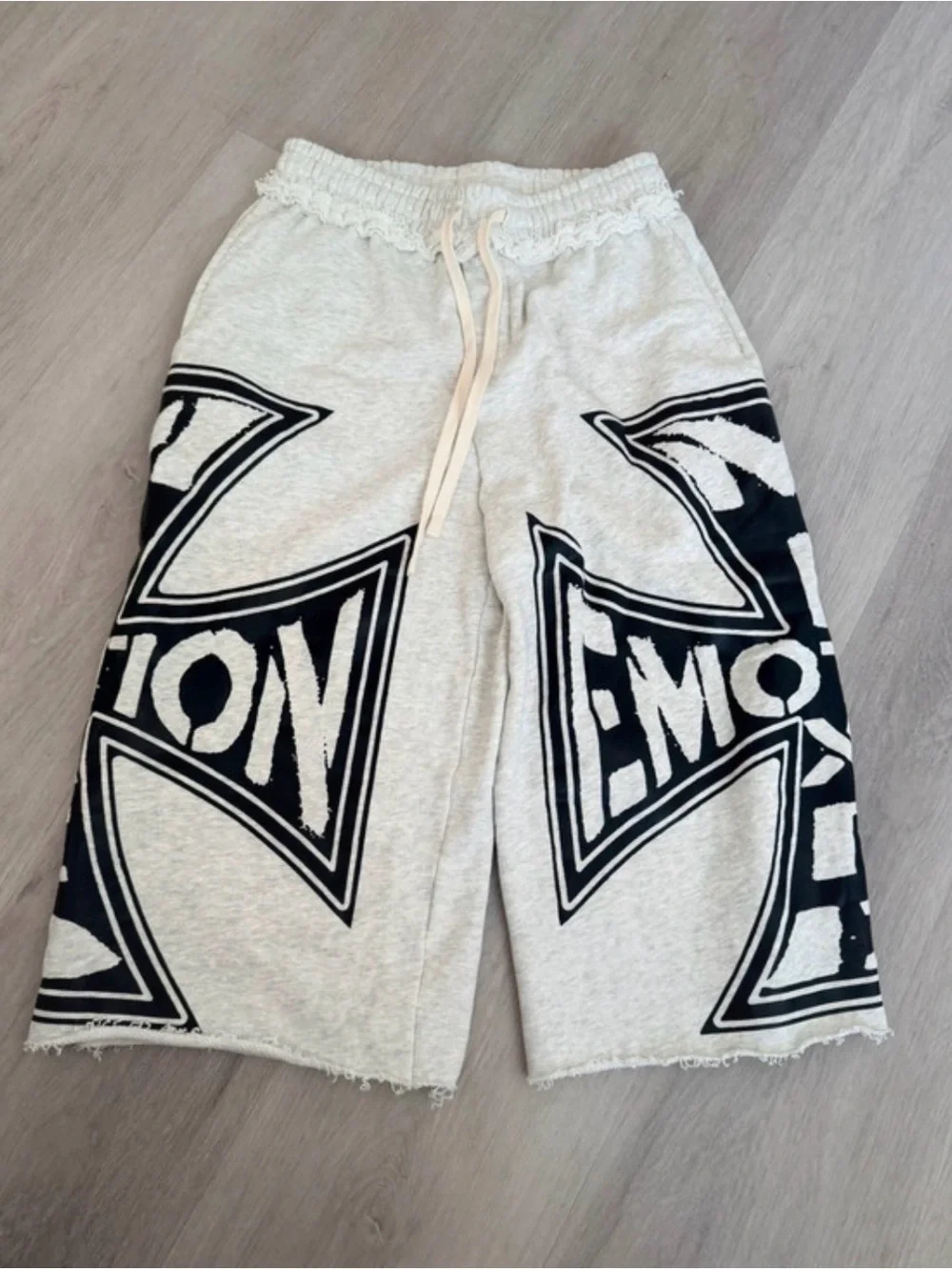 Mixed emotion grey classic 3/4 shorts